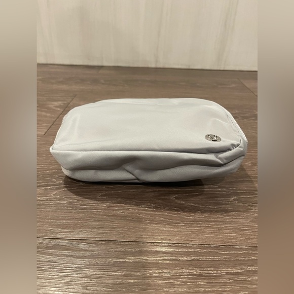 Lululemon Everywhere Belt Bag 1L- Silver Drop - Picture 8 of 15
